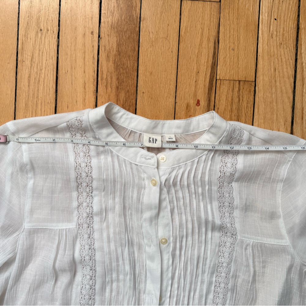GAP White Textured Blouse with Lace Accents - Picture 7 of 9